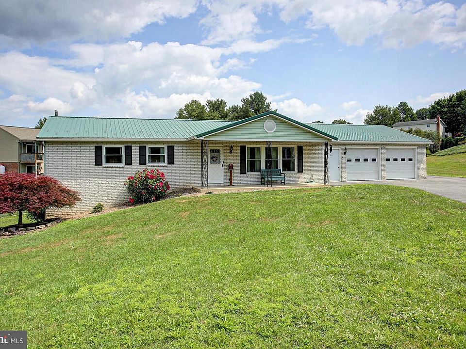 1st image of 10 Surrey Ct