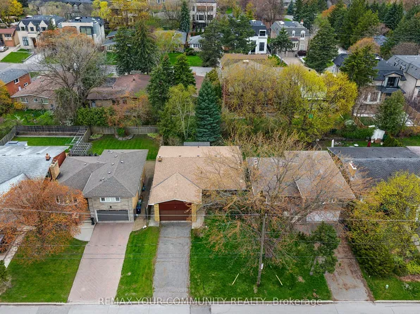 28 Bunty Ln, Toronto, ON M2K 1W6