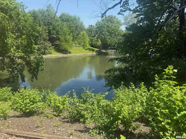 636 Linden Point, Petersburg, IL 62675