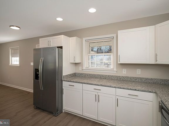 5th image of 167 Sterling Ct