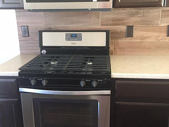 4th image of 447 NE Brookstone Dr
