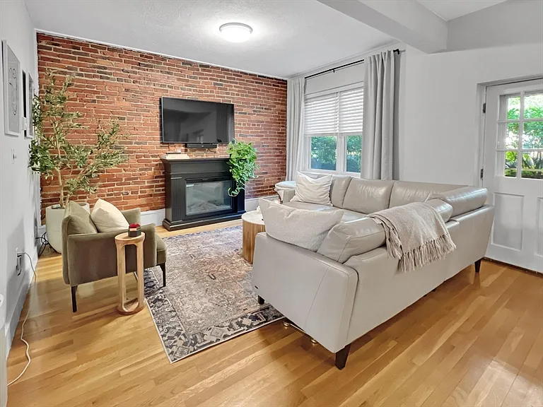 92 Florida St #1 — Photo 2