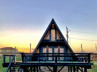 527 Beach Front Dr, Surfside Beach, TX 77541