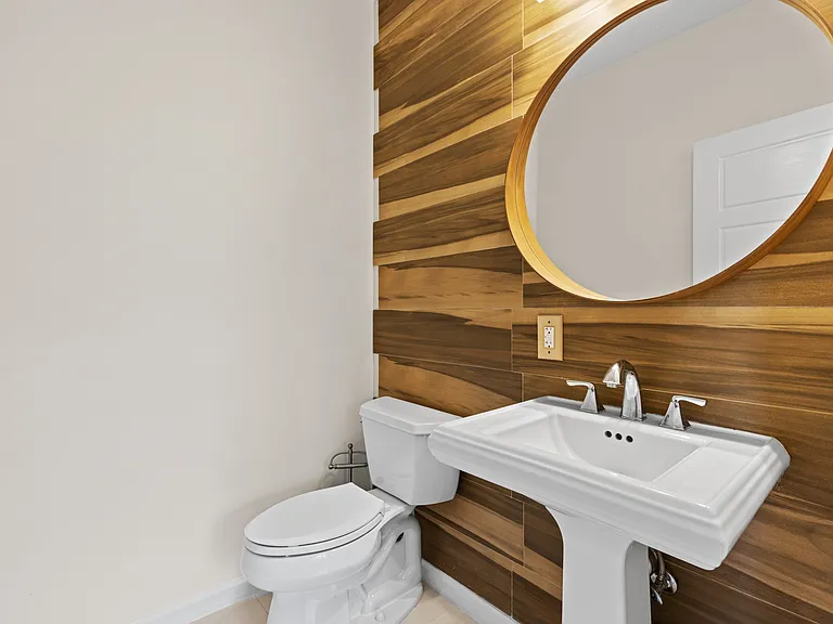 40 E Oakdene Ave #B — Photo 17