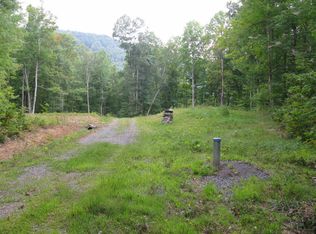 902 Mill Rd, Hinton, WV 25951