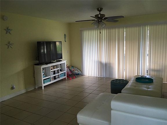 4th image of 200 Country Club Dr APT 904