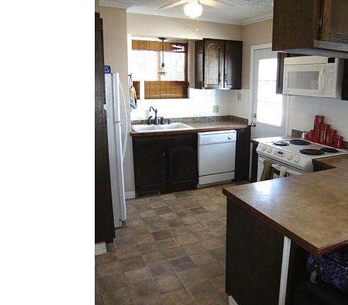 3rd image of 413 The Brooklands Ave