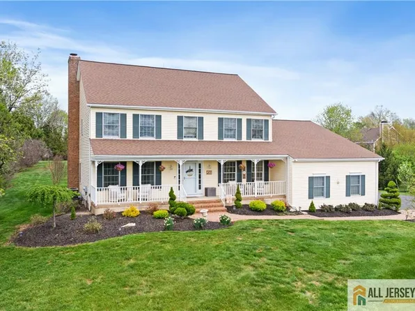 86 Carriage Trl, Belle Mead, NJ 08502