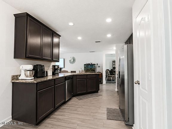 5th image of 77461 LUMBER CREEK Boulevard