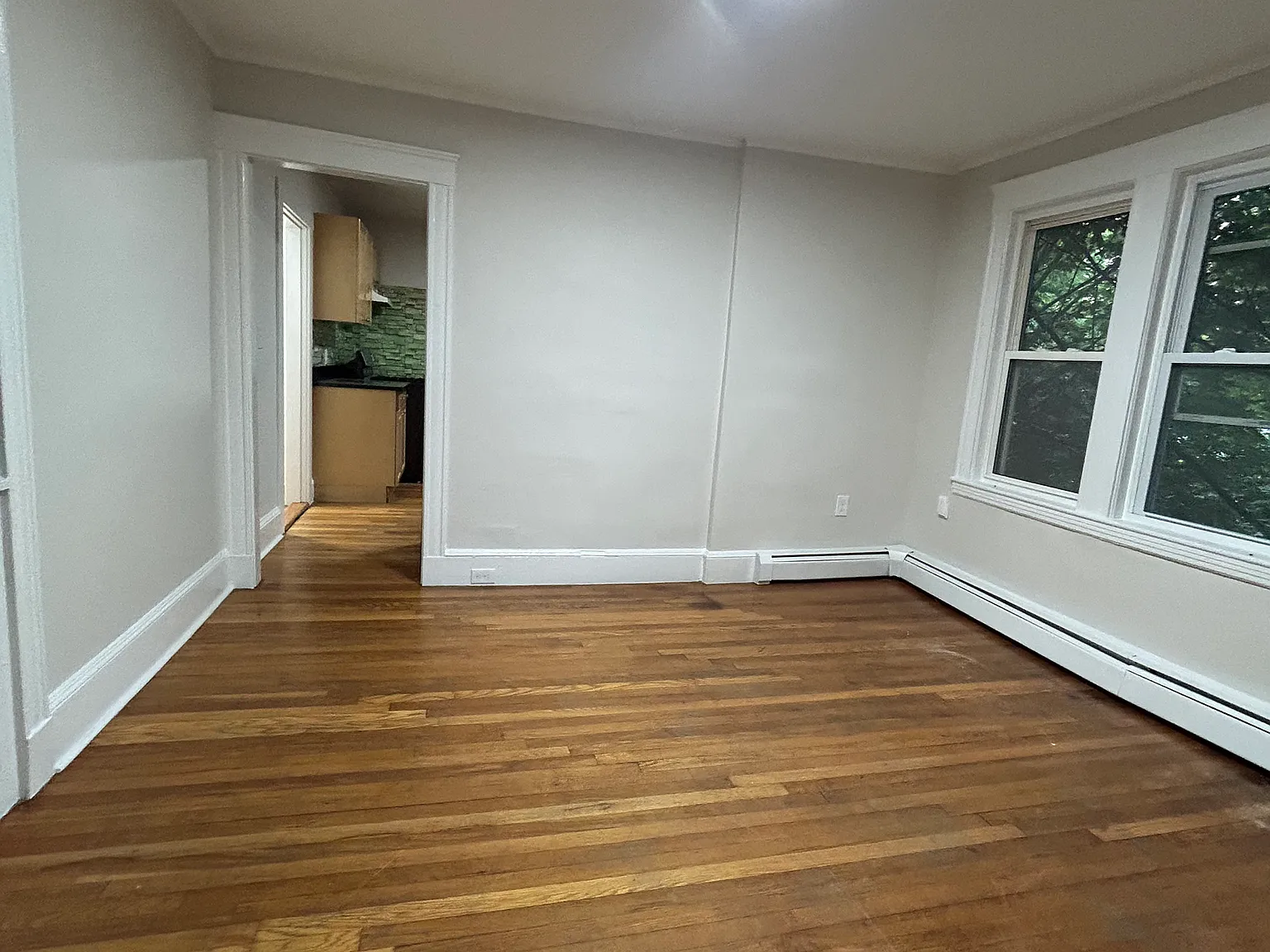 4 bed, 1200 sqft, $1,050 — Photo 1