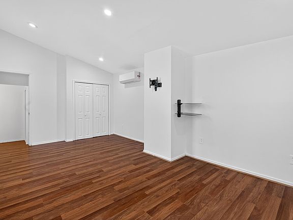 5th image of 104 McAdoo Ave
