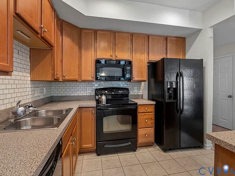 9018 Tow Hook Pl — Photo 4