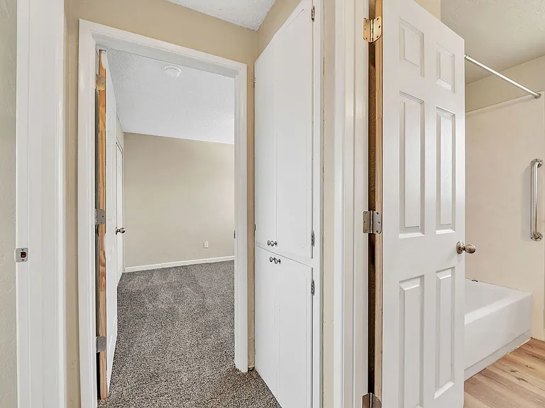 Villa Chateau Apartments — Photo 27