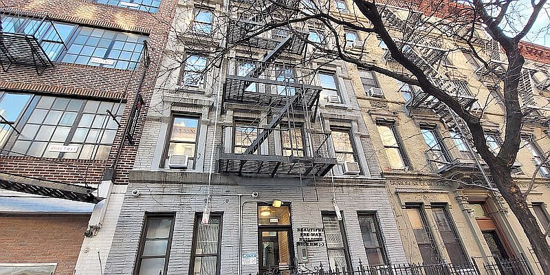 1st image of 444 W 49th St APT 3D