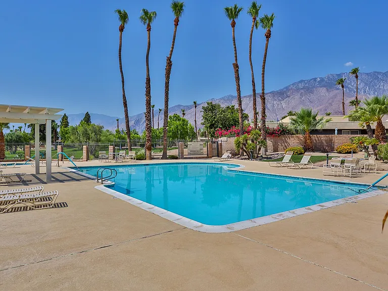 1421 Sunflower Cir N #1421 — Photo 37