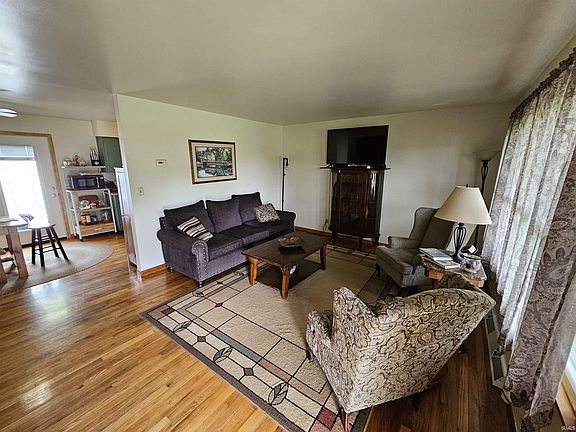 3rd image of 1403 Hawthorne Dr