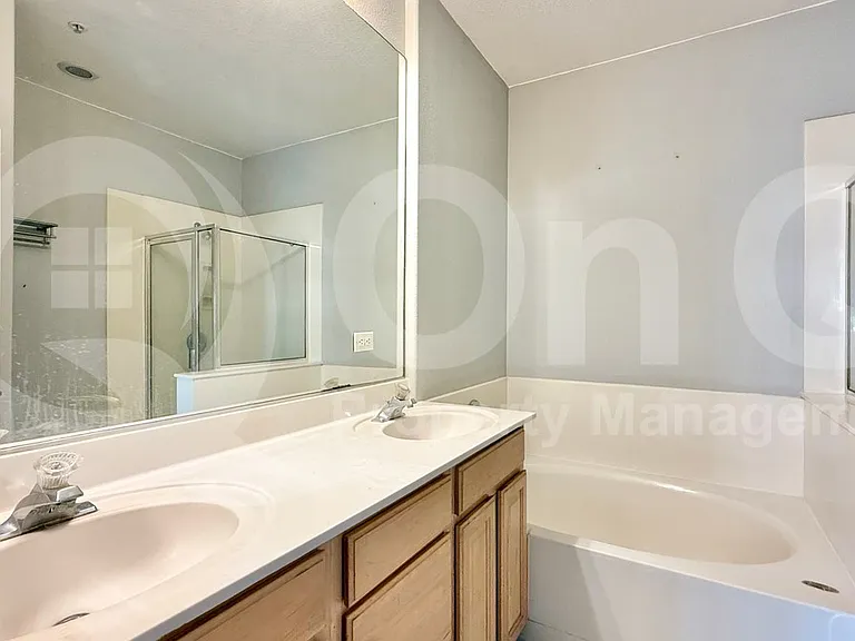 2992 N Miller Rd #215B — Photo 6