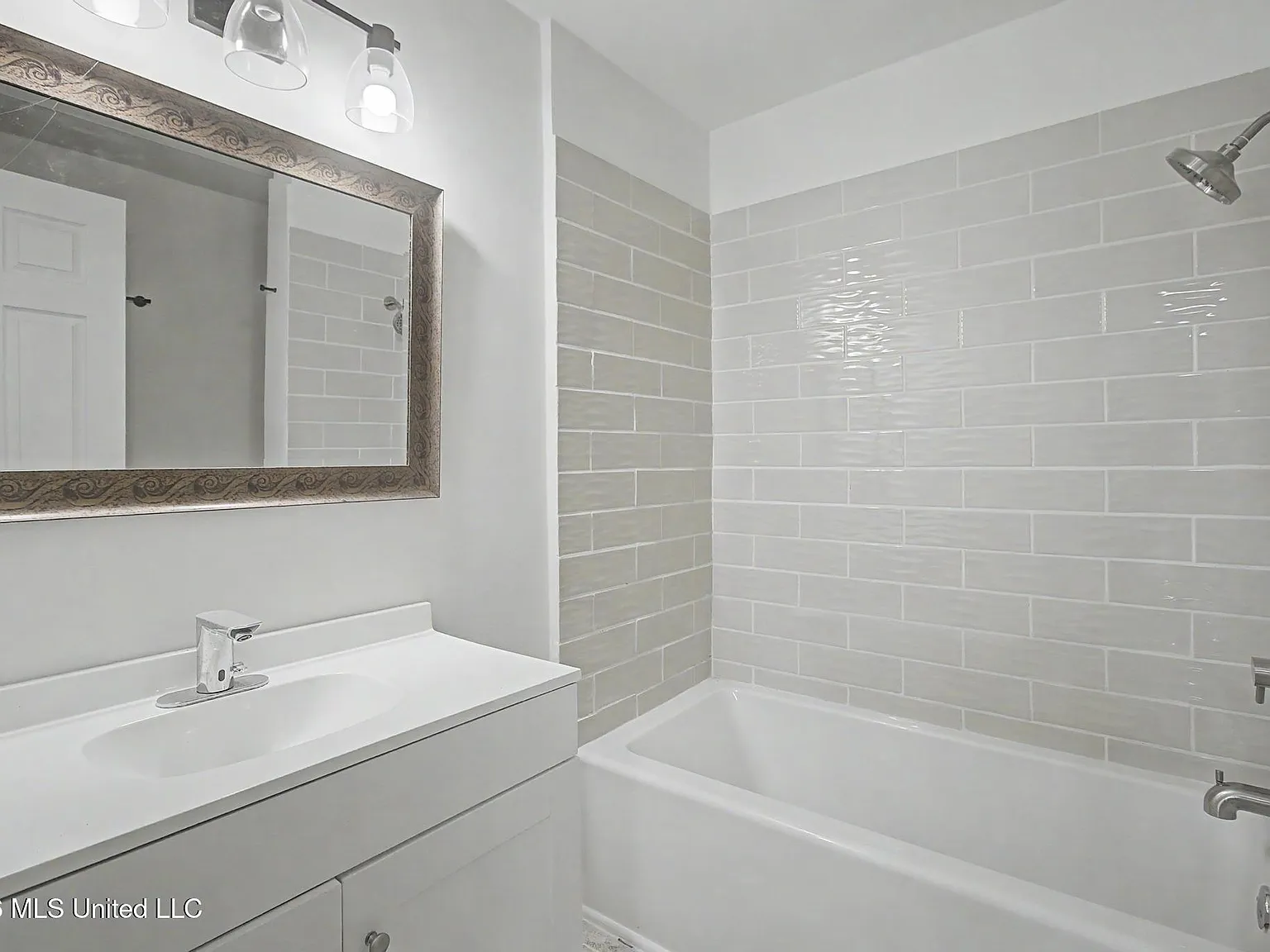 Studio, 1.0 bath, 300 sqft, $850 — Photo 4