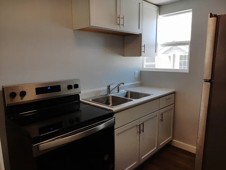 1211 E 4th St #39 — Photo 8
