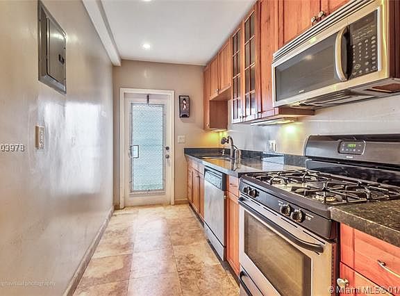 2nd image of 1616 Michigan Ave APT 5