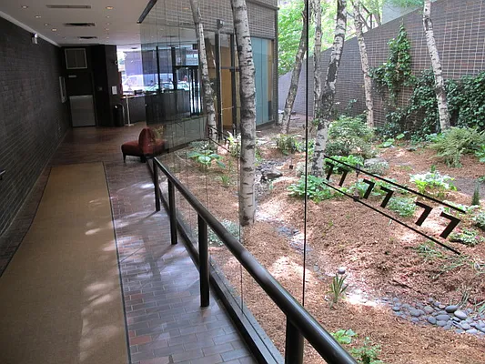 Sold by Metropolis Real Estate of Manhattan | media 15