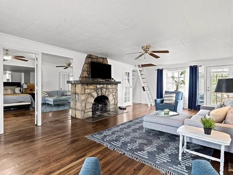 72 Beach Dr — Photo 3