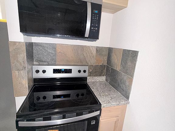 5th image of 18292 E Lasalle Pl #1