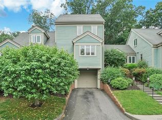 4802 Manor Dr, Peekskill, NY 10566