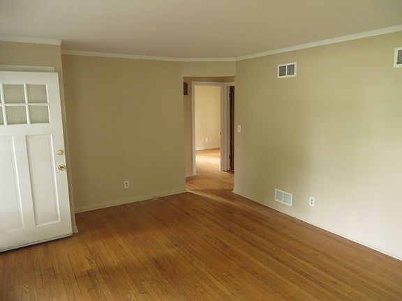 4th image of 17W544 Hill St