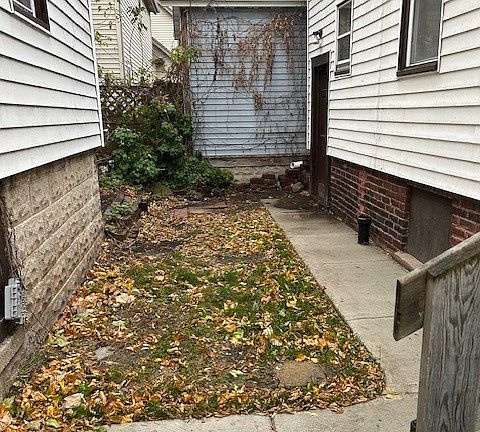 4th image of 1657A N Arlington Pl