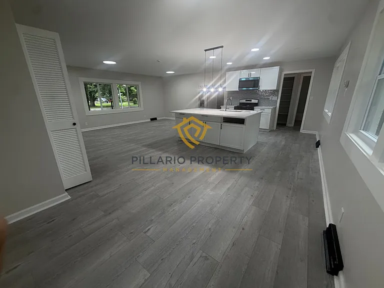 2706 Lakewood Dr N — Photo 3