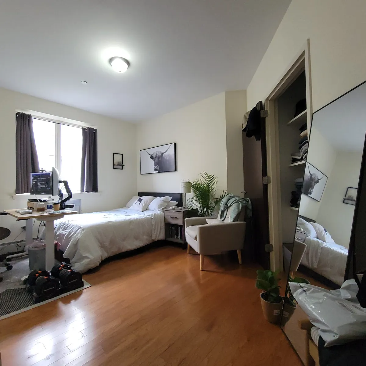 Building Photo - 1252 E 19th St #4