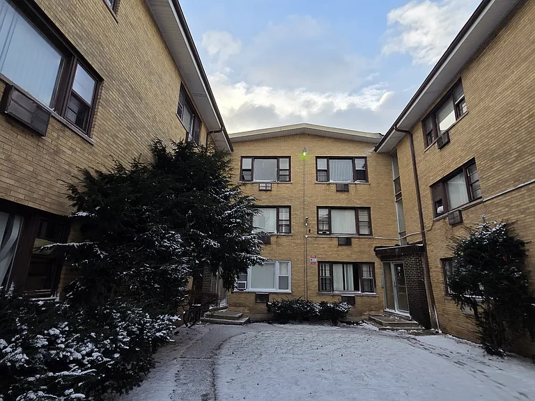 7822-7824 S South Shore Dr — Photo 11