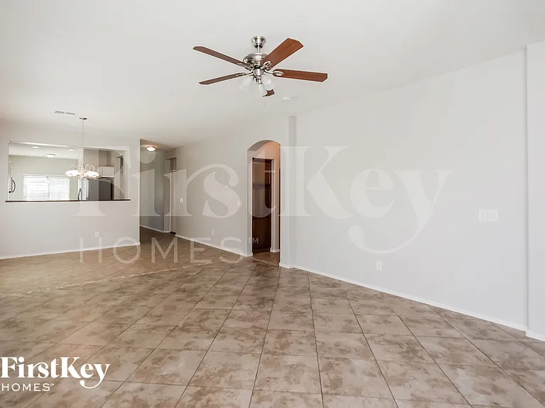 1210 W Vineyard Plains Dr — Photo 8