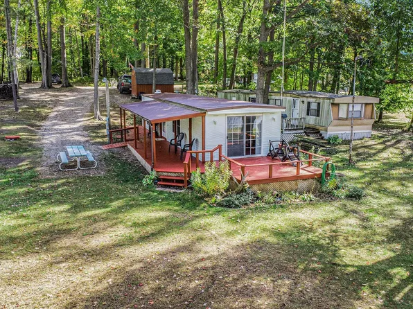4499 Woodland Dr, Six Lakes, MI 48886