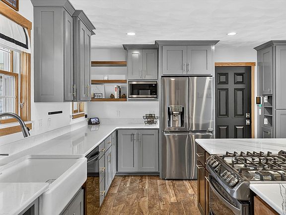 4th image of 1038 Summerhill Dr