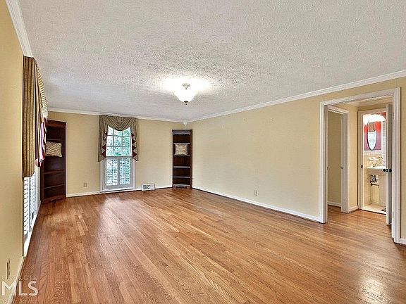 4th image of 25 Florence Dr