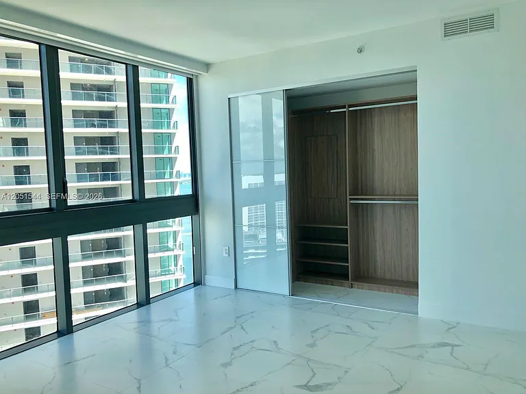650 NE 32nd St #3307 — Photo 3