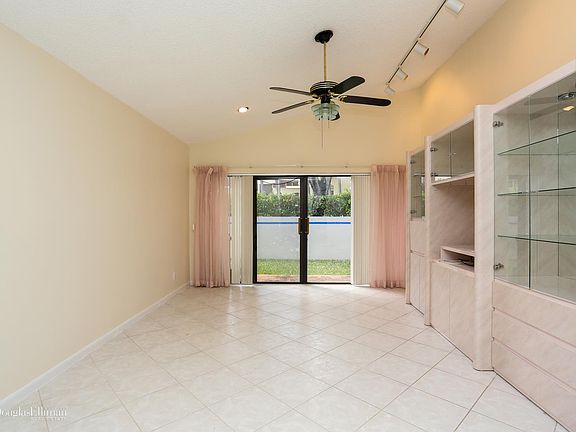 3rd image of 21120 Jib Ct APT K11