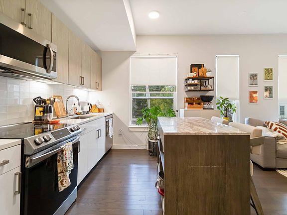 4th image of 90 Antwerp St #205