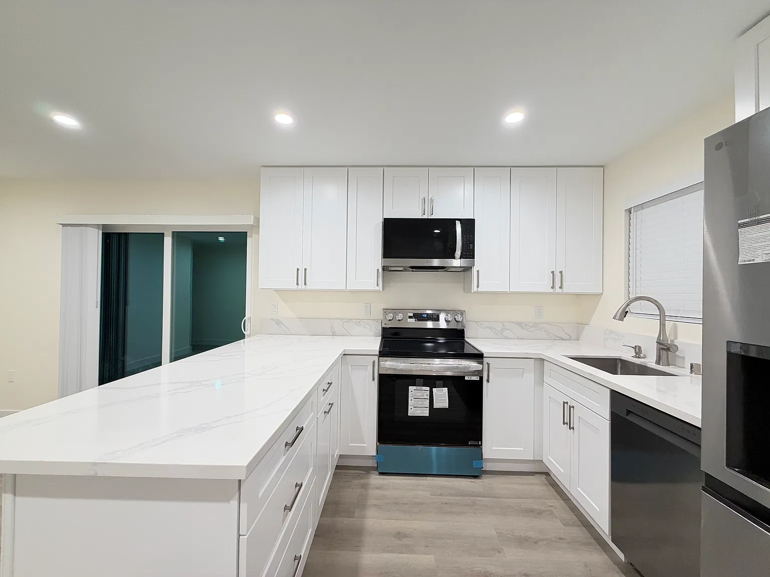 6536 Valley Circle Blvd — Photo 2