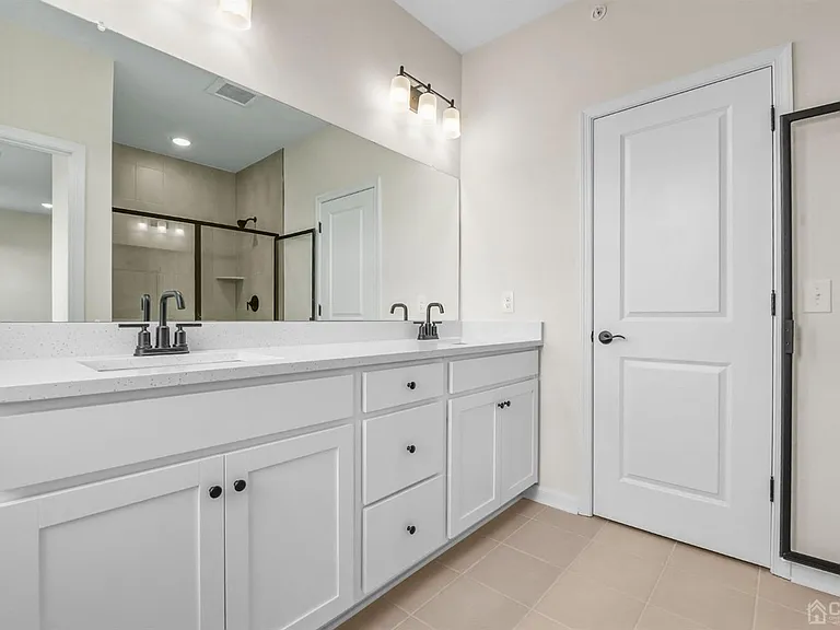 204 Lyla Ln — Photo 13