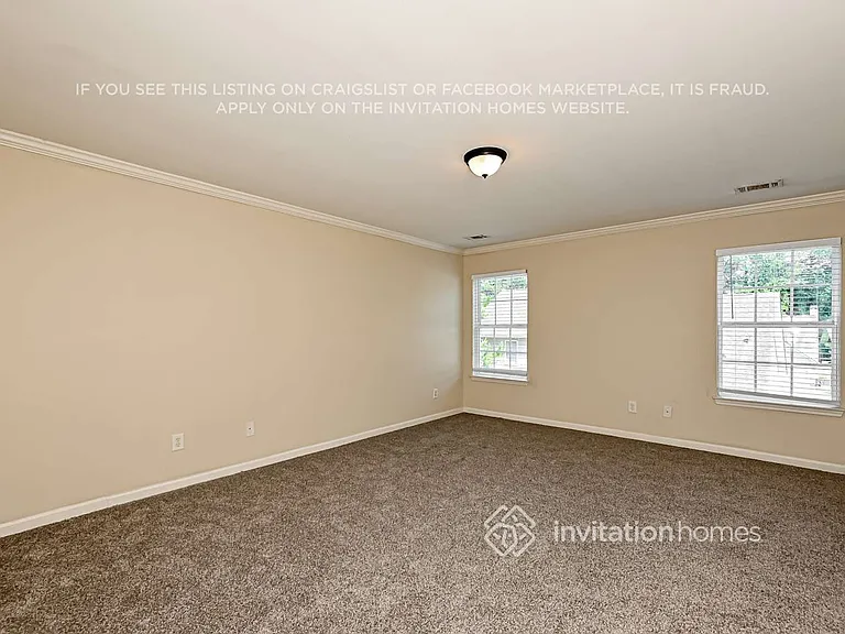 909 Lakeside Ct — Photo 10