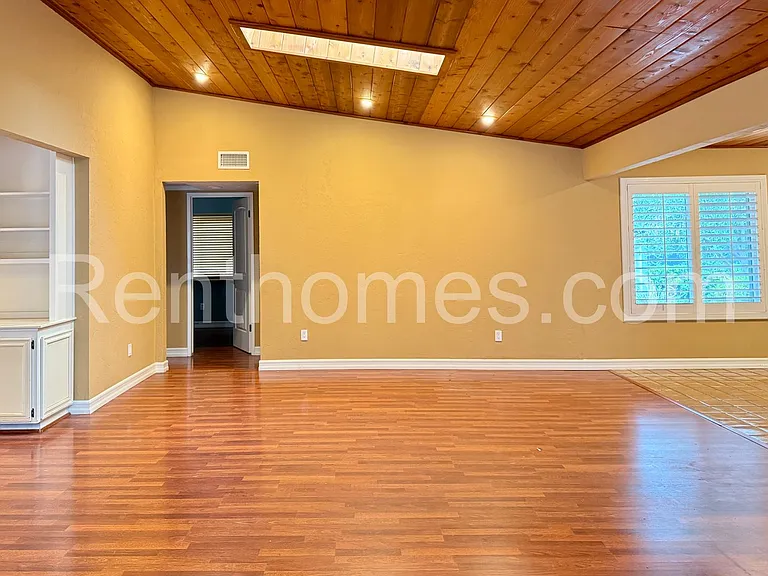 11339 Red Cedar Ln — Photo 4