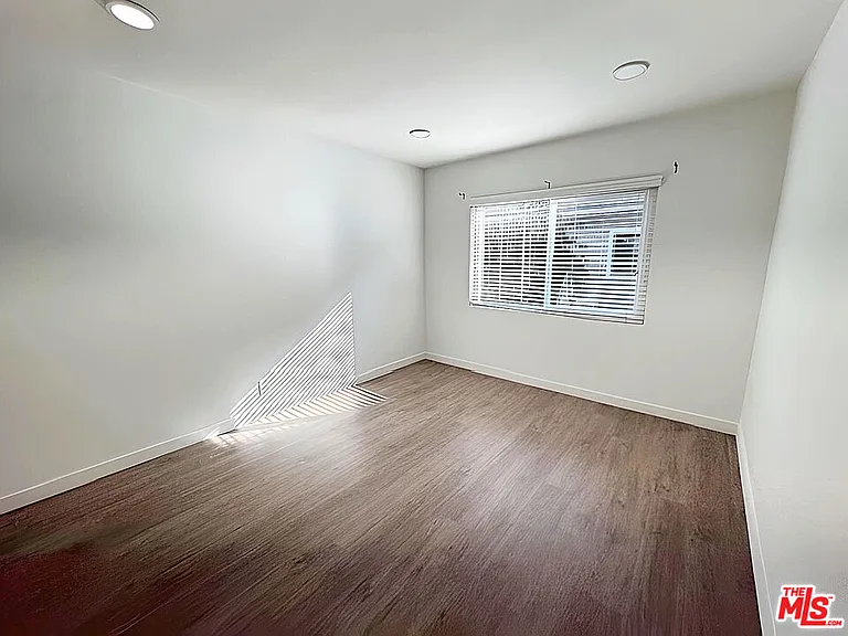 228 S Mariposa Ave #2 — Photo 7