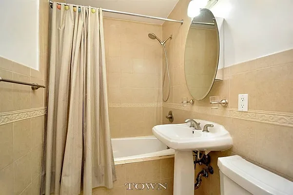 Rented by Town Residential | media 9