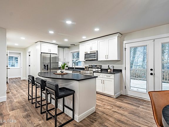 4th image of 3416 Ironwood Rd