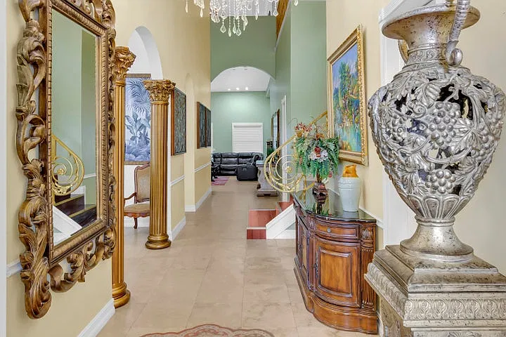 7 bed, 4612 sqft, $6,000 — Photo 2