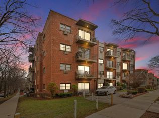 7255 N Ridge Blvd, Chicago, IL 60645