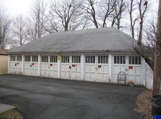 31 Richmond St, Carbondale, PA 18407